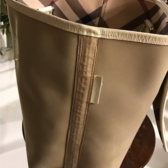 Burberry crafted their signature and iconic Nova check printed canvas 💯authentic - Picture 13 of 14